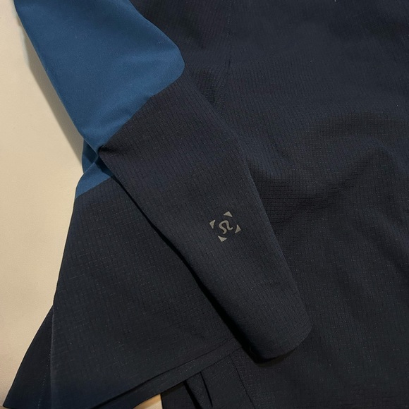 Lululemon Men Small Namaste At The Beach Short 8" two tone Blue Mesh Lined - Picture 2 of 10